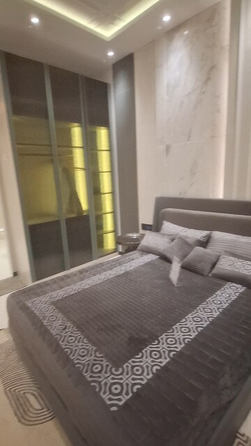 Room in 3 BHK Apartment at Lokhandwala Complex Andheri – for Sale