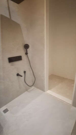 Furnished Amenities in 3 BHK Apartment at Lokhandwala Complex – for Sale