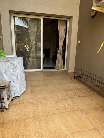 Room in 3 BHK Apartment at Five Star Royal Grace, Aundh Road – for Rent