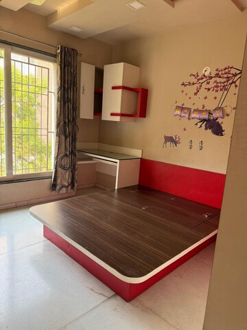 Room in 3 BHK Apartment at Five Star Royal Grace, Aundh Road – for Rent