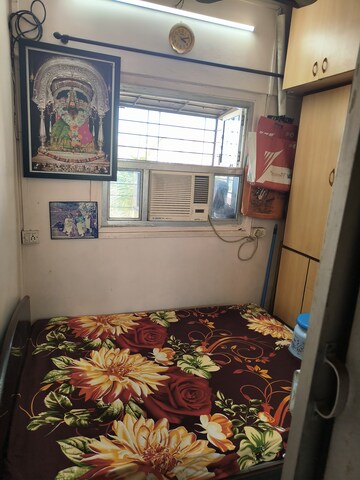 Room in 1.5 BHK Apartment at Vakola – for Sale