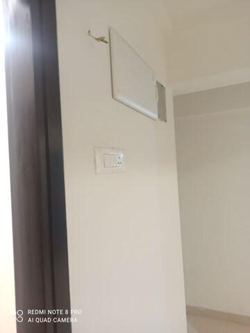 Room in 1.5 BHK Apartment at Kashish Park Centriod, Ghatkopar East – for Rent