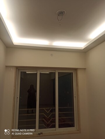 Room in 1.5 BHK Apartment at Kashish Park Centriod, Ghatkopar East – for Rent