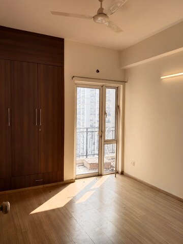 Room in 3 BHK Apartment at Moti Nagar – for Sale