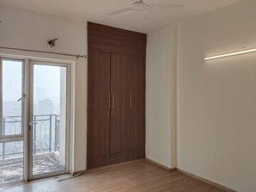 Room in 3 BHK Apartment at Moti Nagar – for Sale