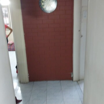 Room in 2 BHK Apartment at Mahim West – for Rent