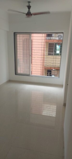 Room in 1 BHK Apartment at Goregaon West View CHS, Goregaon West – for Sale