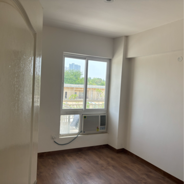 Room in 3.5 BHK Apartment at Silverglades The Melia, Sohna Sector 33 – for Rent