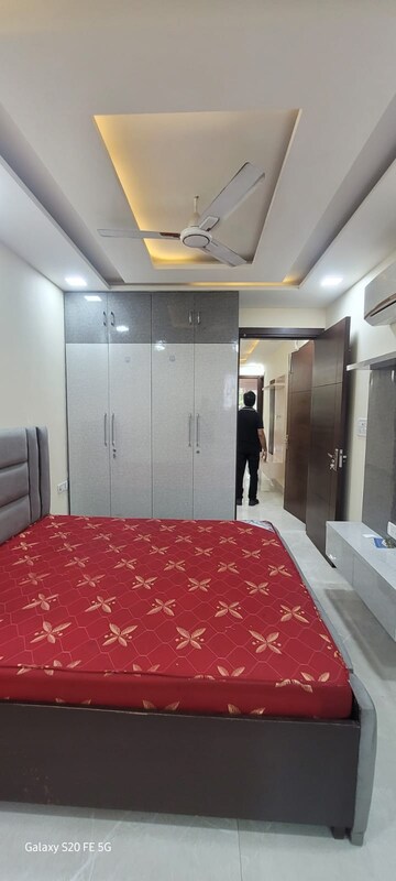 Room in 2.5 BHK Builder Floor at Paschim Vihar – for Rent