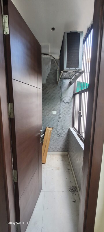 Room in 2.5 BHK Builder Floor at Paschim Vihar – for Rent