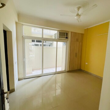Room in 3.5 BHK Villa at Amrapali Dream Valley, Amrapali Dream Valley – for Rent