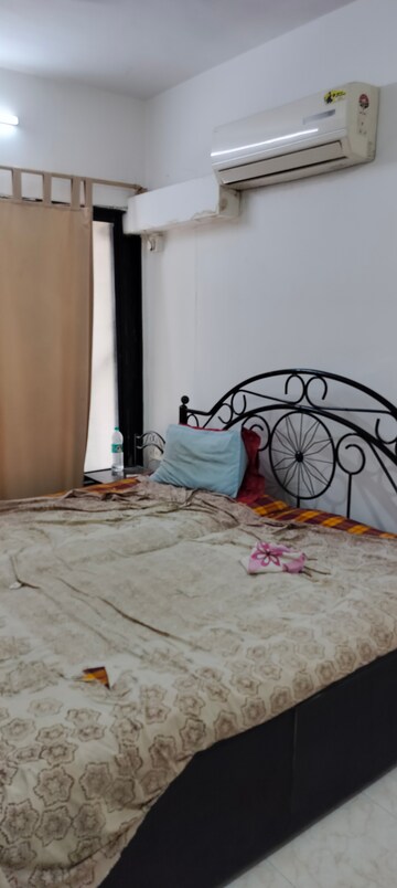 Room in 1 BHK Apartment at Andheri West – for Rent