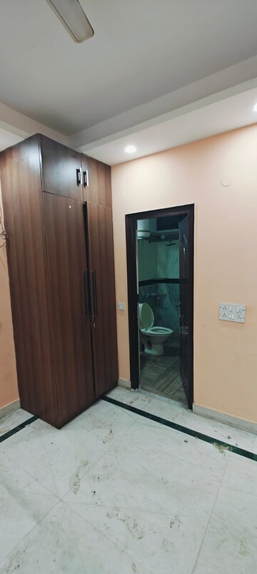 Room in 3 BHK Builder Floor at SS Mayfield Gardens, Sector 51 – for Rent