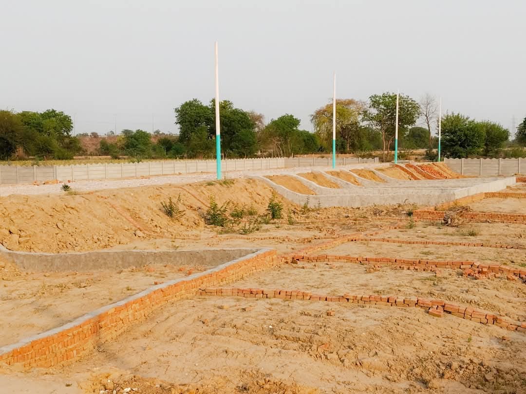 Plot For Sale in Select City Residency