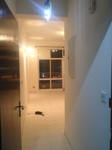 Room in 2 BHK Apartment at DLF Regency Park I, Dlf Phase iv – for Rent