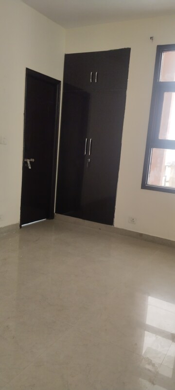 Room in 3 BHK Apartment at SRS Residency, Sector 88 – for Rent
