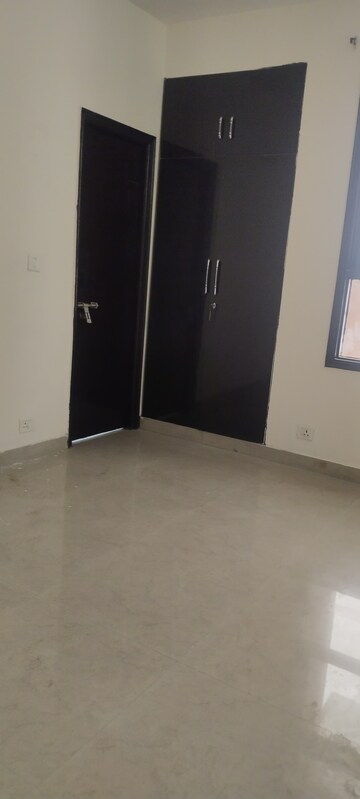 Room in 3 BHK Apartment at SRS Residency, Sector 88 – for Rent