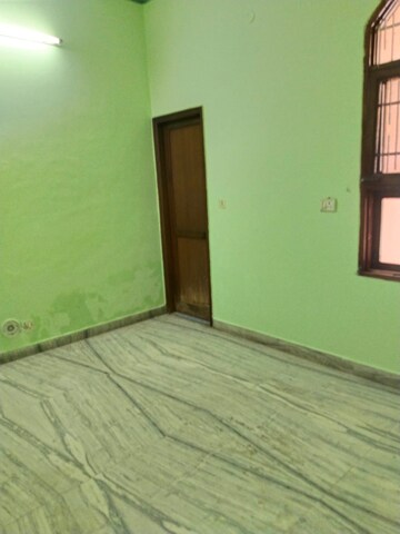 Room in 2 BHK Builder Floor at Sector 19 – for Rent