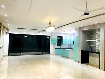 Living Room in 4 BHK Builder Floor at Sector 43 – for Sale