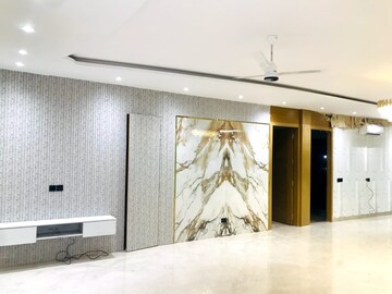 Furnished Amenities in 4 BHK Builder Floor at Sector 43 – for Sale