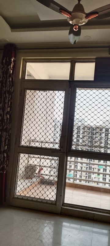 Room in 3 BHK Apartment at Piyush Heights, Sector 89 – for Rent