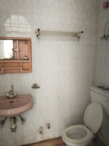 Attached Bathroom in 2 BHK Builder Floor at Sector 31 – for Rent