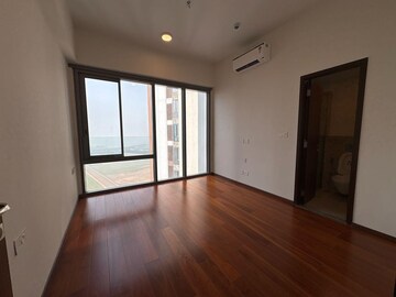 Room in 3 BHK Apartment at Piramal Mahalaxmi, Mahalaxmi – for Sale