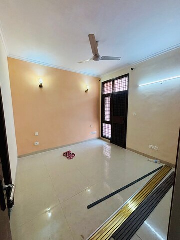 Room in 2 BHK Apartment at BPTP Spacio, Sector 37d – for Sale