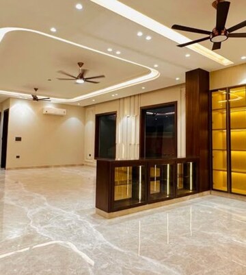 Room in 2 BHK Apartment at Gaur City 2 - 14th Avenue, Sector 16c Greater Noida – for Sale
