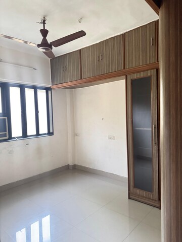 Room in 2 BHK Apartment at Green View Goregaon, Goregaon East – for Rent