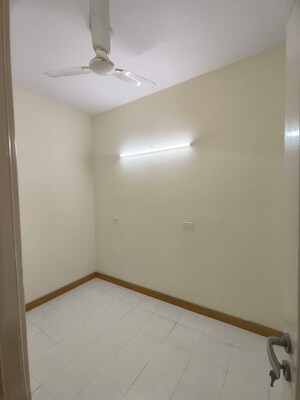 Room in 2 BHK Apartment at Jaypee Greens Star Court, Jaypee Greens – for Sale