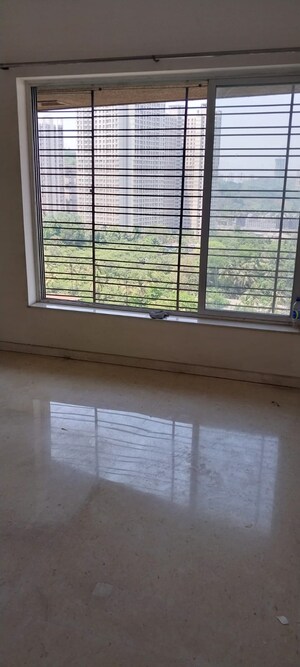 Room in 2 BHK Apartment at Kalpataru Hills, Manpada – for Sale