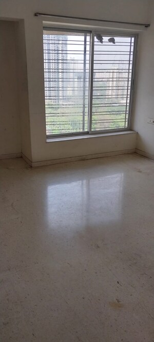 Room in 2 BHK Apartment at Kalpataru Hills, Manpada – for Sale