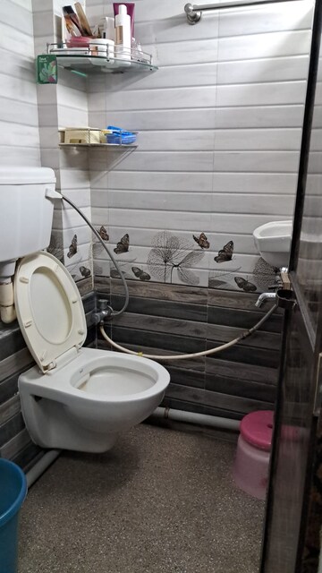 Attached Bathroom in 1 RK Apartment at Jambli Naka – for Rent