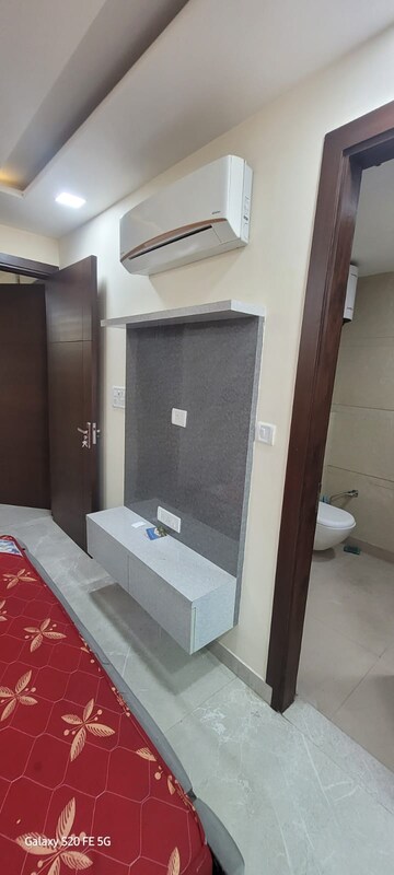 Furnished Amenities in 2.5 BHK Builder Floor at Paschim Vihar – for Sale