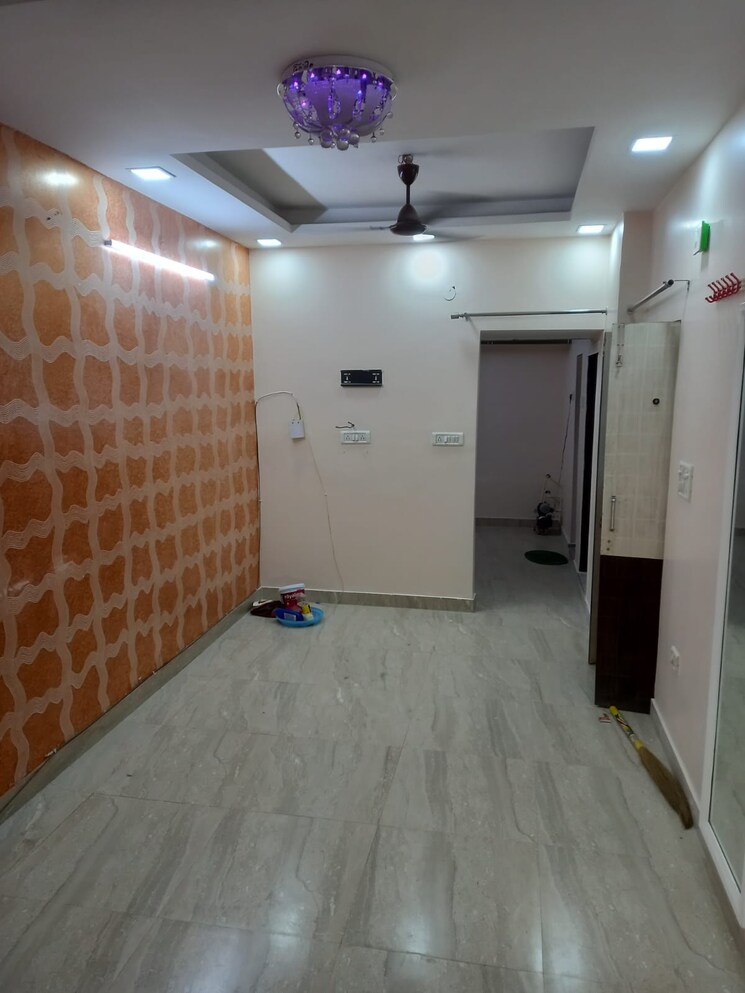 Room, paschim vihar 1.5 Bedroom 50 Sq.Yd. Apartment In Paschim Vihar Delhi 8518295