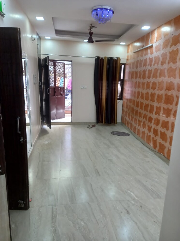 Room, paschim vihar 1.5 Bedroom 50 Sq.Yd. Apartment In Paschim Vihar Delhi 8518295