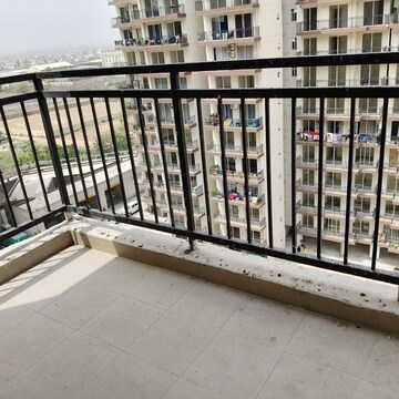 Room in 3 BHK Apartment at ROF Aalayas Phase 2, Sector 102 – for Rent