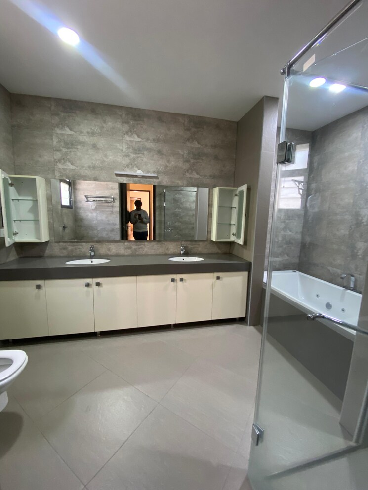 Bathroom, sobha-lifestyle-legacy 4 Bedroom 4304 Sq.Ft. Villa In Devanahalli Bangalore 8518356