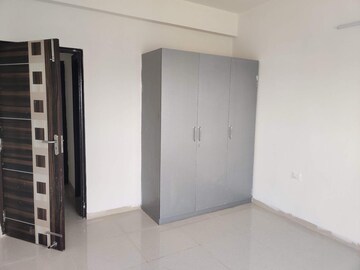 Room in 2 BHK Apartment at Nirala Greenshire, Sector 2 Greater Noida – for Rent
