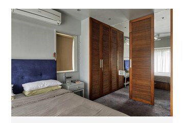 Room in 2 BHK Apartment at Palm Beach Apartments, Versova – for Rent
