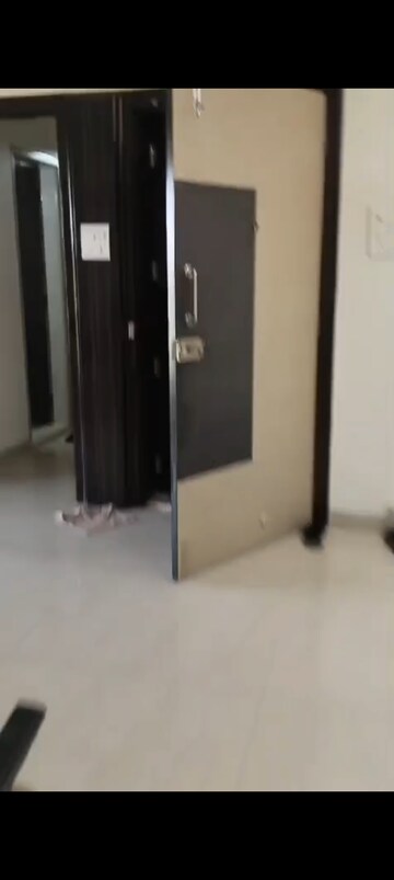 Room in 3 BHK Apartment at Brindavan, Kalina – for Rent