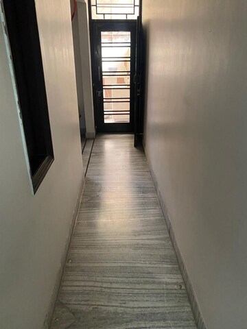 Room in 5 BHK Builder Floor at Sector 14 – for Rent