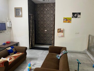  5 BHK Builder Floor at Sector 14 – for Rent