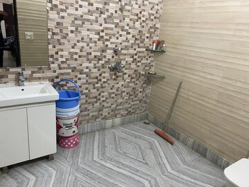  5 BHK Builder Floor at Sector 14 – for Rent