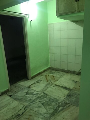 Room in 2 BHK Apartment at Pradnya Apartment Vakola, Vakola – for Rent