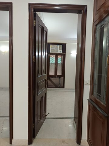 Room in 6+ BHK Independent House at East Of Kailash – for Sale