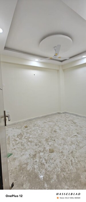 Room in 2 BHK Builder Floor at Sector 73 – for Sale