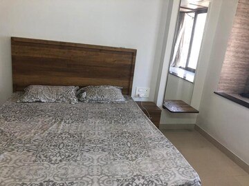 Room in 2 BHK Apartment at K Raheja Vihar, Powai – for Rent