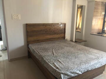 Room in 2 BHK Apartment at K Raheja Vihar, Powai – for Rent